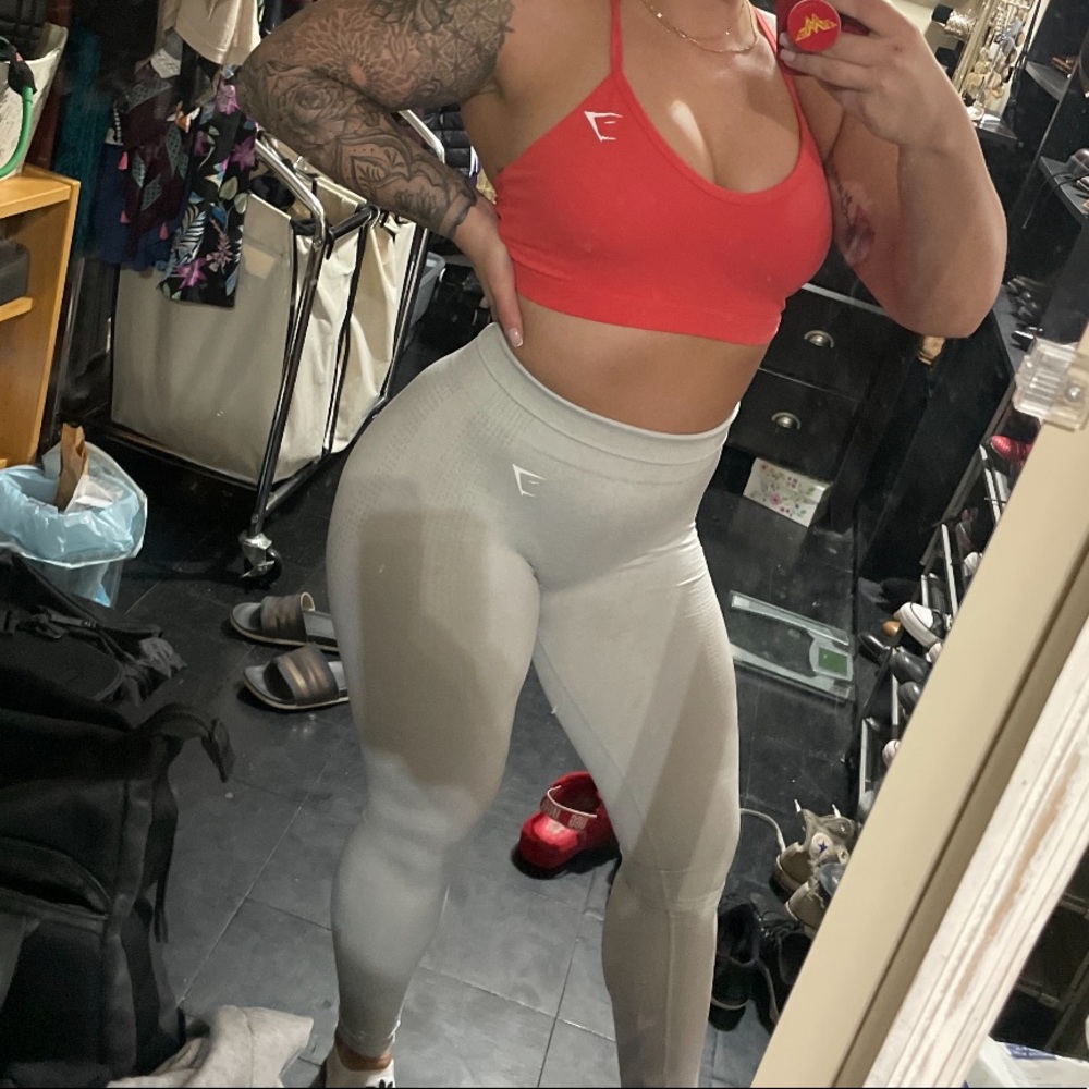 Gymshark medium training sports bra, great condition with pads. Coral